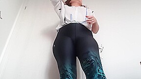 Girl Cums From Shopping And The Risk Of Being Seen