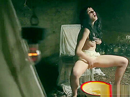 Girl shaves pussy and masturbates (remontaging)