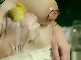 Girl shaves pussy and masturbates (remontaging)