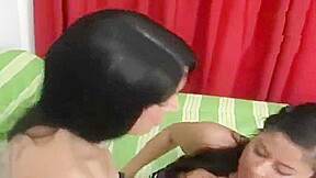 Girls Kiss