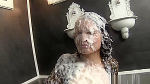 Gloryhole slut cum splat