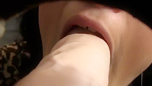 Gloryhole slut cum splat