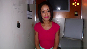 Goluptious skin diamond in oral sex action