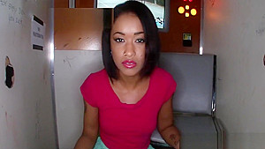Goluptious skin diamond in oral sex action