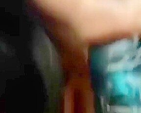 Gorda safada fazendo boquete na live!