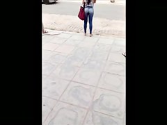 Gostosa esperando onibus do Fragata em Pelotas