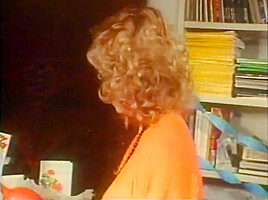 Guy Seduces And Fucks Sweet Curly-haired Retro Blonde