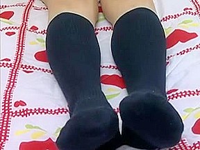 HAZUKI Shizuka on the bed