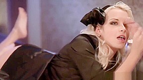 HOT BLONDE MAKE A BLOWJOB