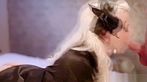 HOT BLONDE MAKE A BLOWJOB