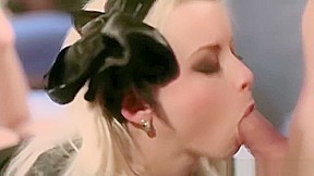 HOT BLONDE MAKE A BLOWJOB