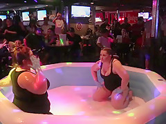 HUGE GIRLS Getting Down!