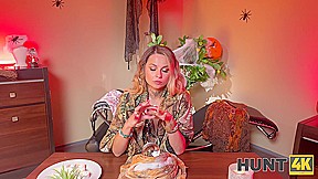 HUNT4K  Hunter ran into a sexy chick in public and fucked her in the fortune-telling salon