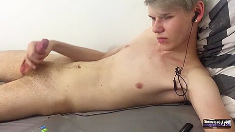 His First Time Jerking On Cam - Sky Heet - TXXXMStudios