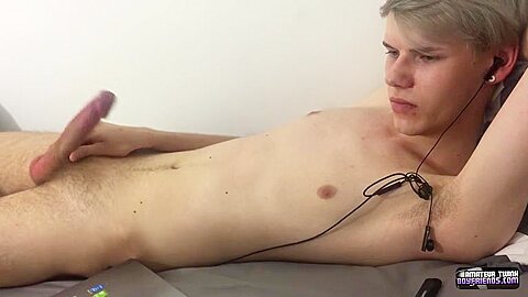 His First Time Jerking On Cam - Sky Heet - TXXXMStudios