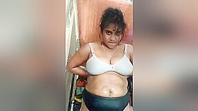 Horny Boudi Shows Her Big Boobs And Wet Pussy