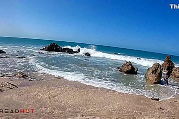 Horny Girl Want His Dick In A Public Beach And Take A Big Facial