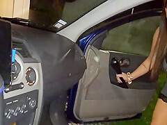 Horny Housewife Fucks The Delivery Guy Outdoor In His Car