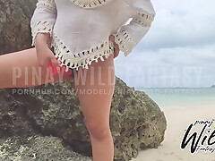 Horny Pinay teen 18+ Girlfriend Masturbates And Use Dildo On A Public Beach - New Viral Video