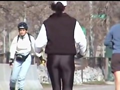 Hot amateur runner is pleasing me with candid butt 08r