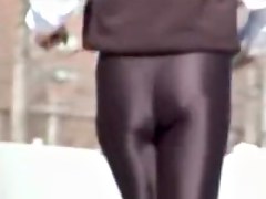 Hot amateur runner is pleasing me with candid butt 08r