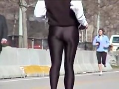 Hot amateur runner is pleasing me with candid butt 08r