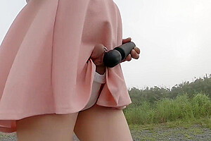 I Jerk Off Outside With A Sex Toy And Ejaculated While Walking Around