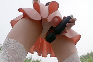 I Jerk Off Outside With A Sex Toy And Ejaculated While Walking Around