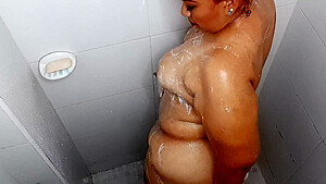 I Love Seeing My Unfaithful Stepmother In The Shower