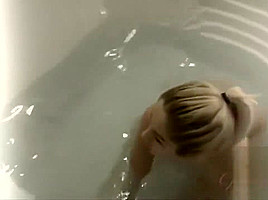IGGY AZALEA GETS FUCKED IN HOTEL ROOM (73 QUESTIONS PARODY)