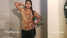 Indian College Girl Alia Advani In Shower With Indian Aunty And Indian Bhabhi
