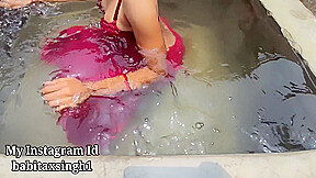 Indian Outdoor Village Opne Water Tenk Bathing Desi Girl Clear Hindi Audio