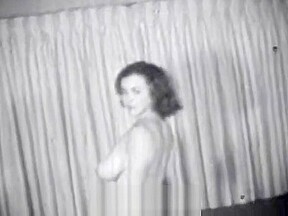 Janey Reynolds Looks Extremely Seductive (1960s Vintage)