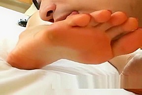 Japan foot worship - Suck bare feet