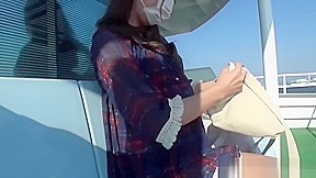 Japanese ho flashes pussy