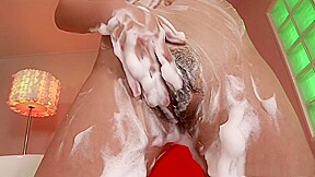 Karin Kusunoki makes a cock cum after sucking in the tub