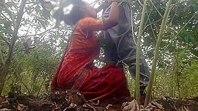 Khet Me Kam Karane Aai Bhabhi Ki Chudai