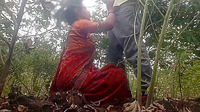 Khet Me Kam Karane Aai Bhabhi Ki Chudai