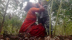 Khet Me Kam Karane Aai Bhabhi Ki Chudai
