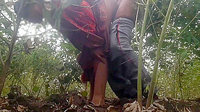 Khet Me Kam Karane Aai Bhabhi Ki Chudai