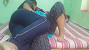 Bhabhi Ki Bhana Ko Chudna Dikhaya With Devar Bhabhi