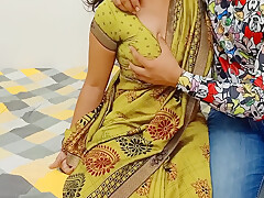Komal Malik Raha Hai Sayad Jaldi Kapde Pahne Bhago