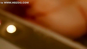Kourtney Cakes Bath Twerk