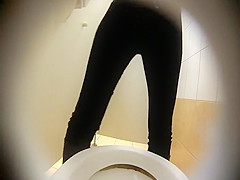 Leaking pussy spied from above the pisser