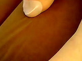 Les pieds de ma femme en nylon blanc et vernis rouge 1