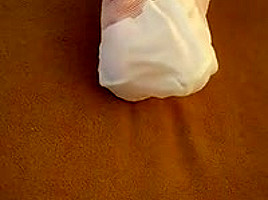 Les pieds de ma femme en nylon blanc et vernis rouge 1