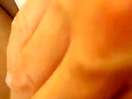 Les pieds de ma femme en nylon blanc et vernis rouge 1