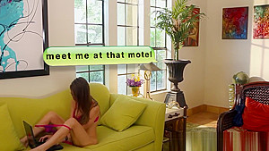Lesbian babes pussylicking in taboo duo