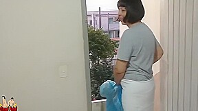 Limpando A Casa Pe Da  Ela Mostra A Buceta La Fora! With Minha Esposa