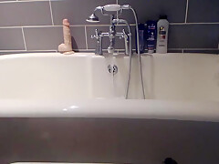 Live Show In The Bathtub! - Loulou Petite